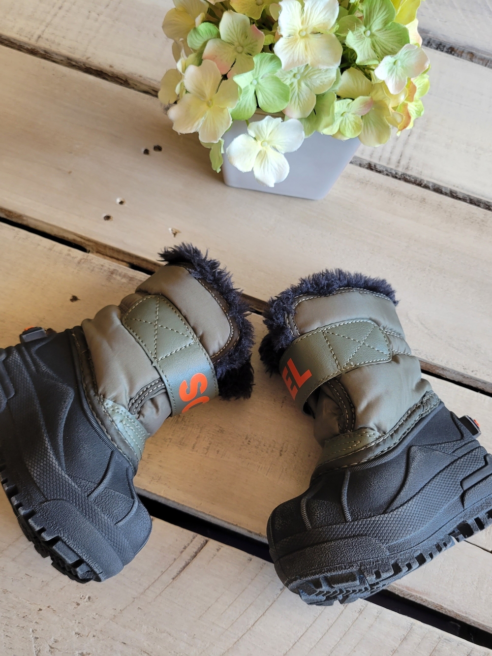 Sorel Kids' Olive Green Winter Boots with Faux Fur Sz 4 - Picture 3 of 6